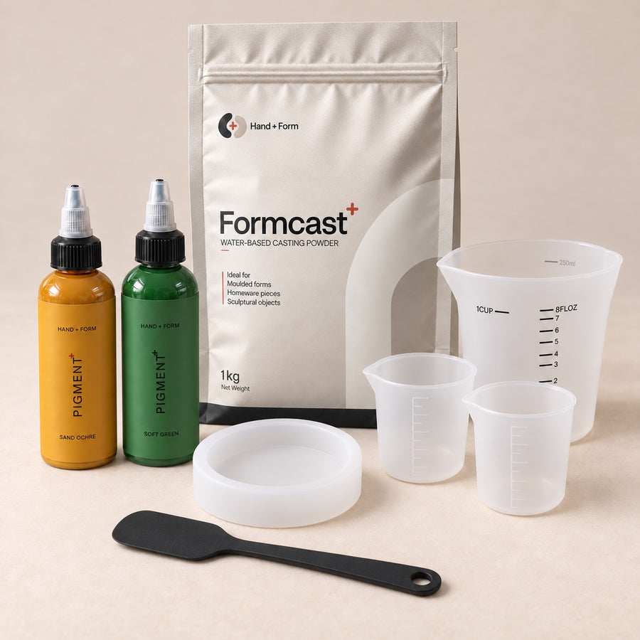 First Cast Kit: 1 kg FormCast+, small Pebble silicone mould, Soft Green and Sand Ochre pigments, one 250 ml cup, two 100 ml cups and a 20.7 cm spatula.