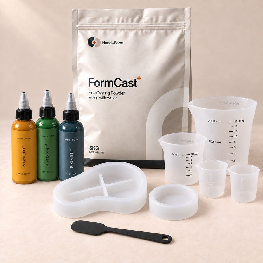 First Collection Kit: 5 kg FormCast+, small Pebble and River silicone moulds, three pigments, 250 ml and 500 ml cups, two 100 ml cups and a 20.7 cm spatula.